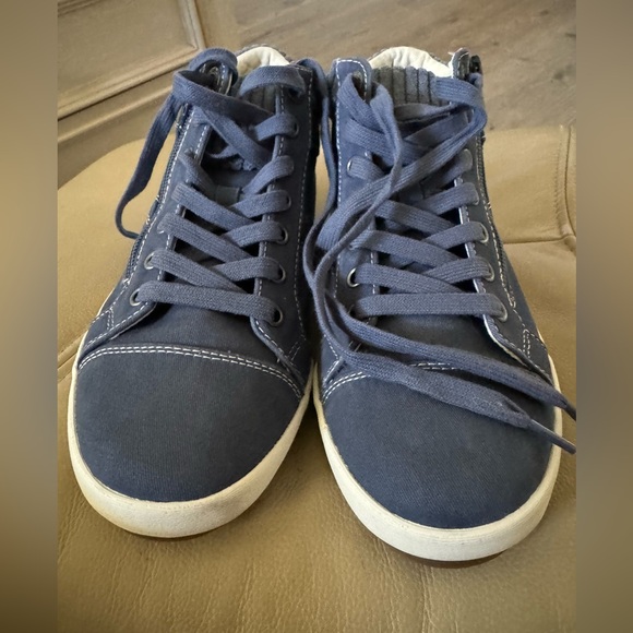 Taos Startup High Top Vintage Lace-Up Sneakers - Picture 2 of 8